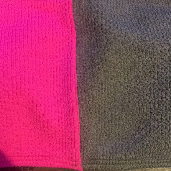 Pilyq Two Tone Color Block Bandeau Bikini Top - Picture 5 of 11